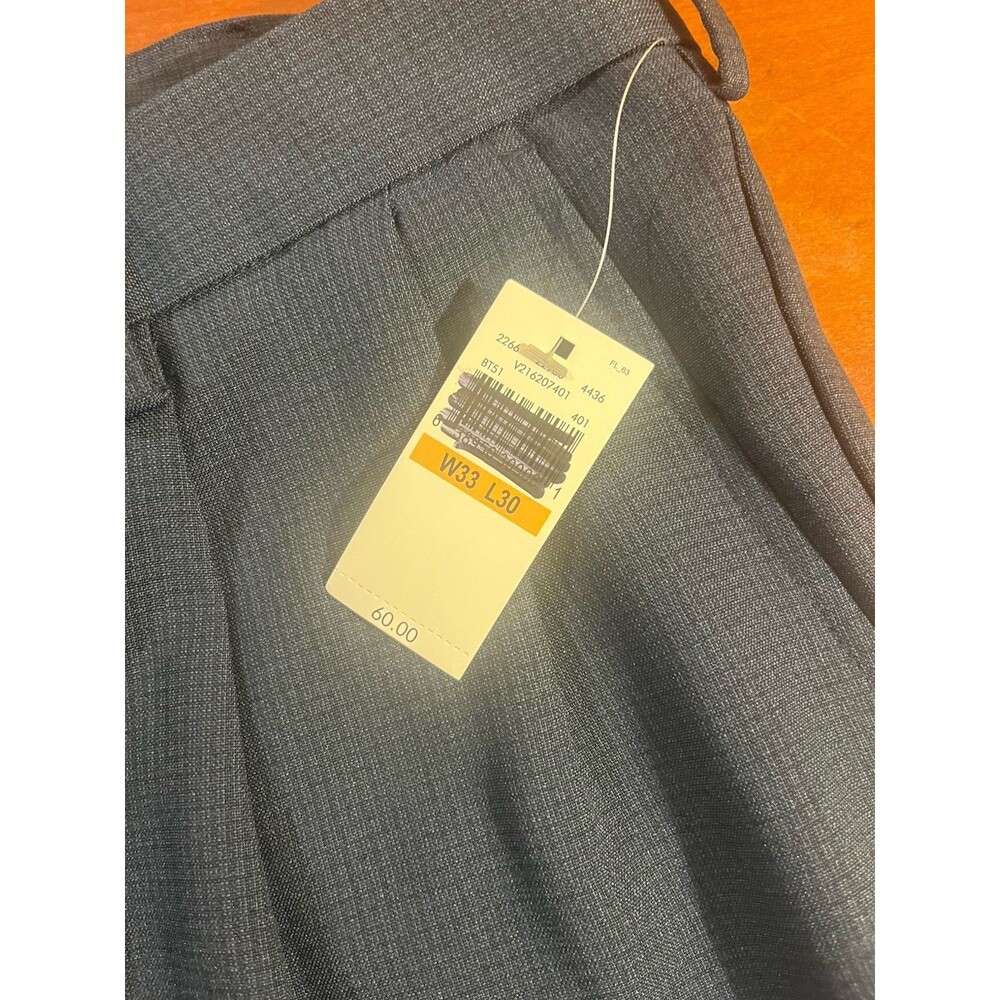 NWT Van Heusen Traveler 33x30 No Iron Premium Classic Fit - Picture 3 of 6